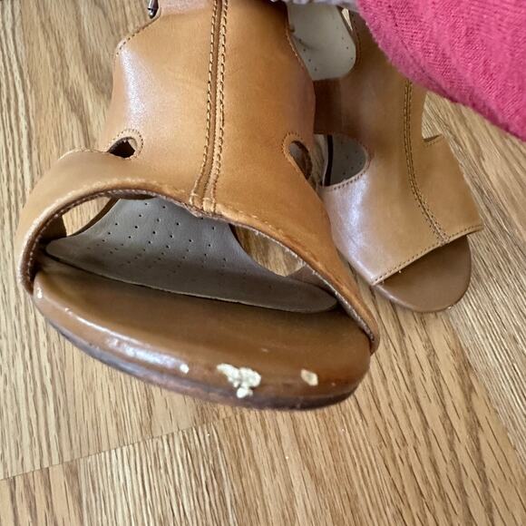 Clarks Womens 8.5M Deva Heidi Tan Leather Ankle Strap Heels Sandals Boho - Picture 5 of 11